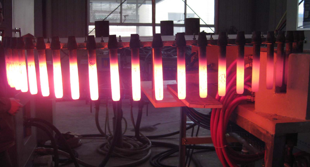 感應(yīng)加熱爐現(xiàn)場圖